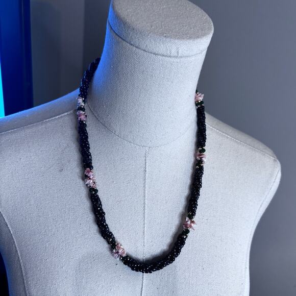 Very pretty black/metallic beads with jade and shell - Picture 1 of 5